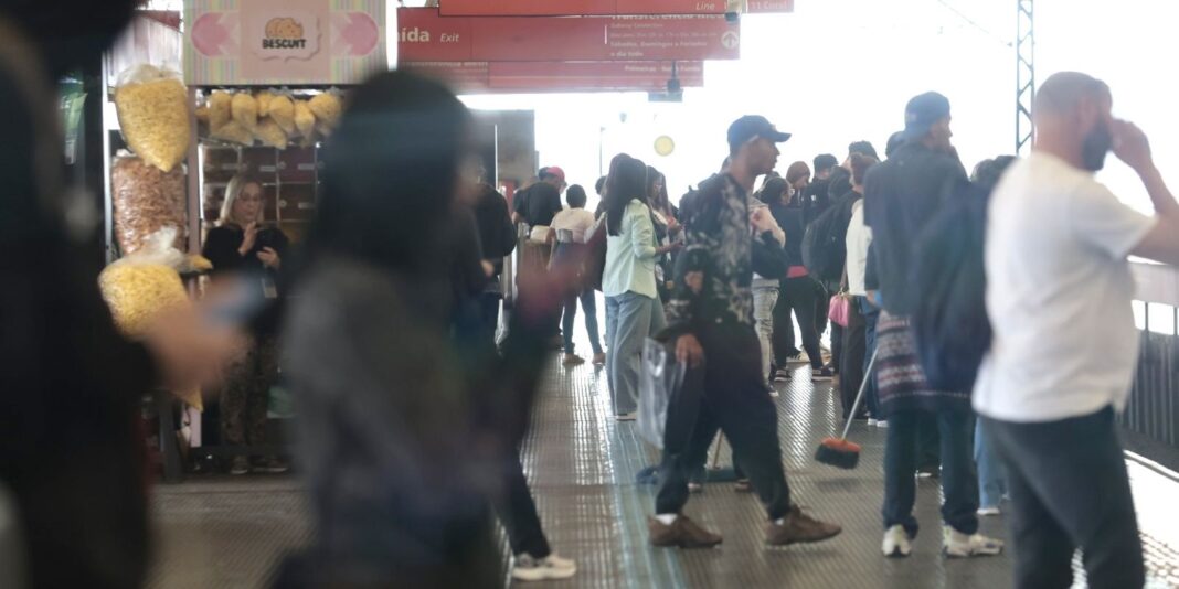 Ferroviários de SP continuam em greve devido à falta de garantias de emprego