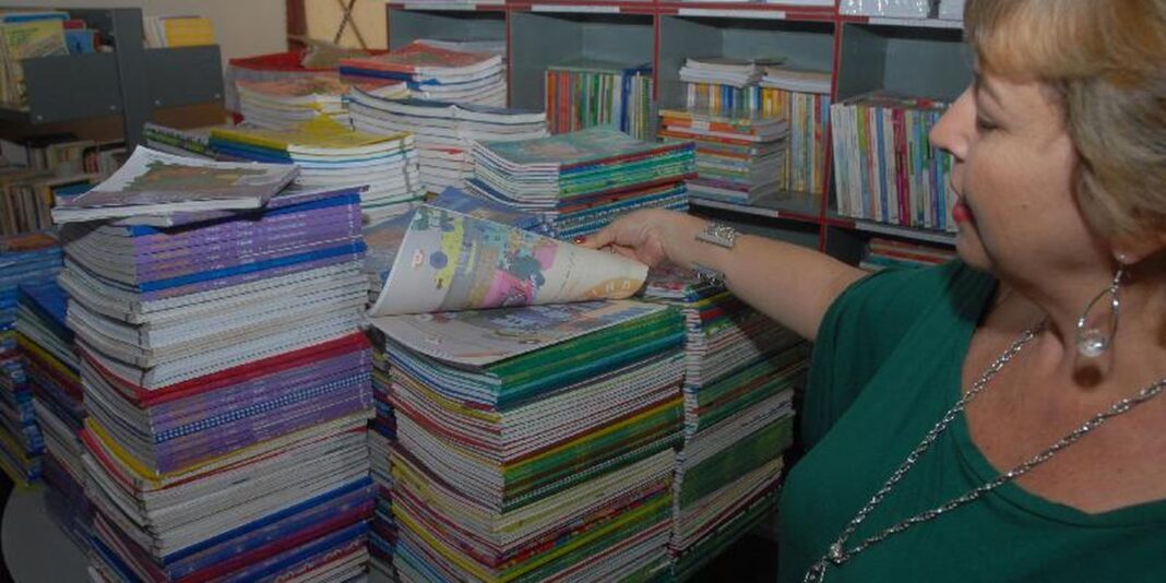 Escolas têm prazo até 8 de setembro para selecionar livros didáticos para 2027