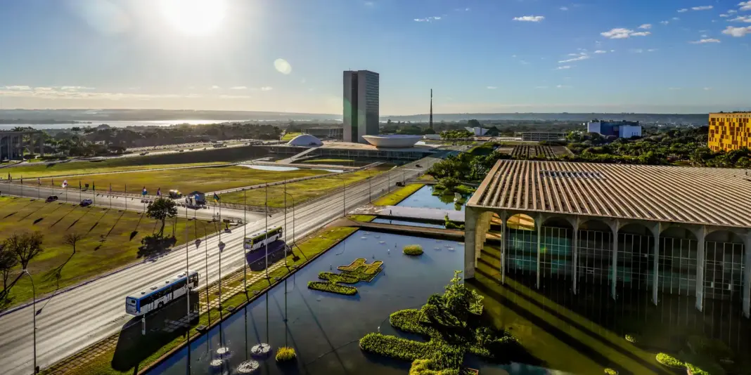 Brasil reduz nível de relações com Argentina após declarações de Milei