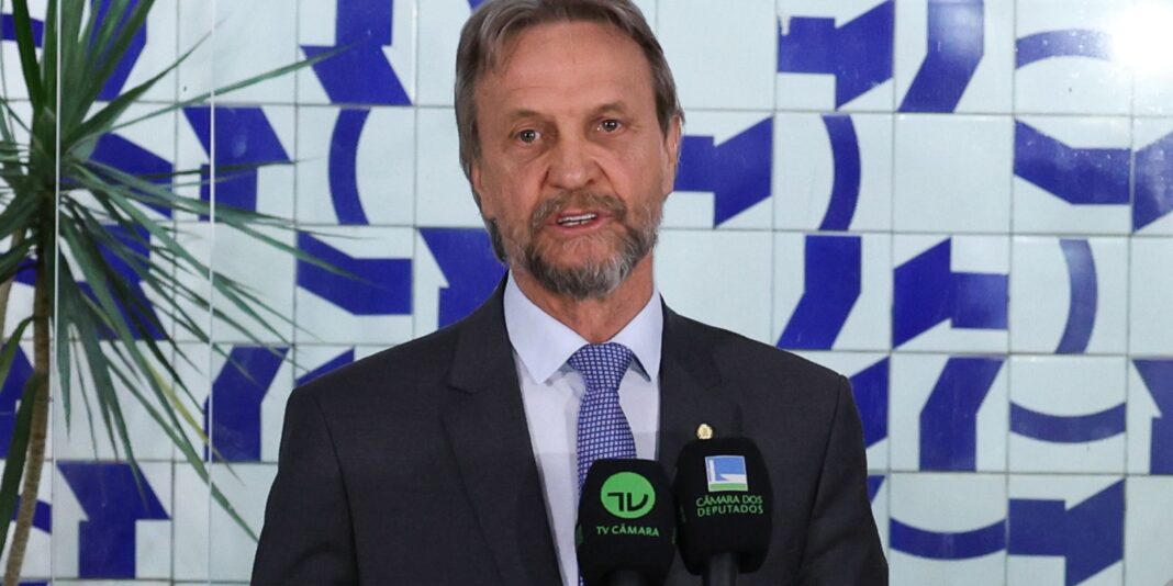 Líder do PT se sente mal e Câmara interrompe votações