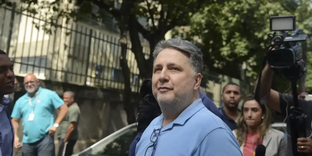 TRE-RJ impede Garotinho de participar de debate e realizar propaganda eleitoral