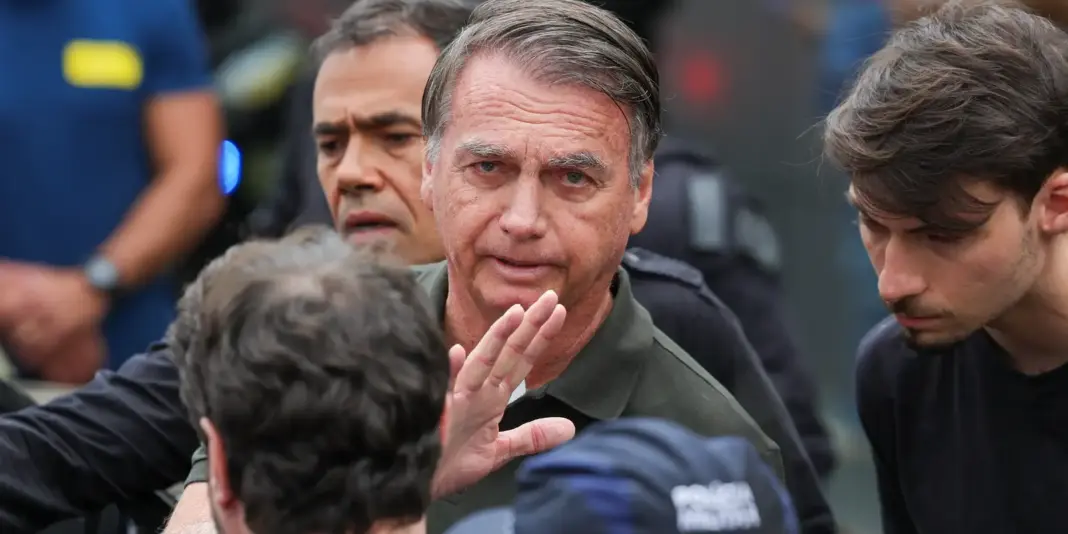 Defesa de Bolsonaro renuncia a pedido de suspensão da pena por tentativa de golpe
