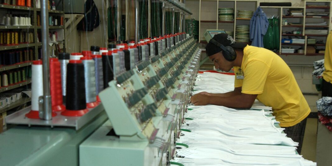 Economia apresenta queda de 0,4% de junho para julho, segundo estimativa da FGV