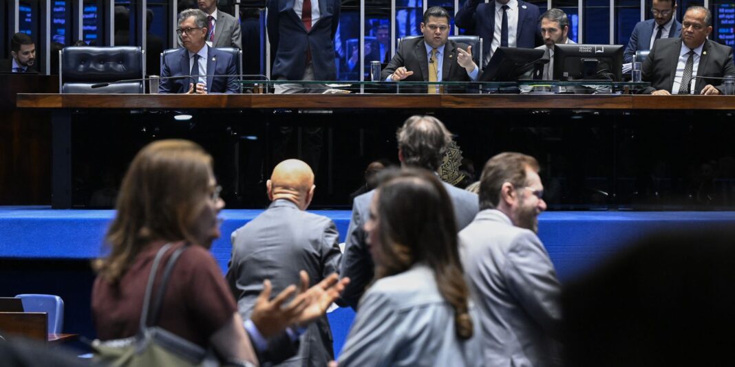 Alcolumbre declara que Senado votará sobre o fim da escala 6x1 após as eleições