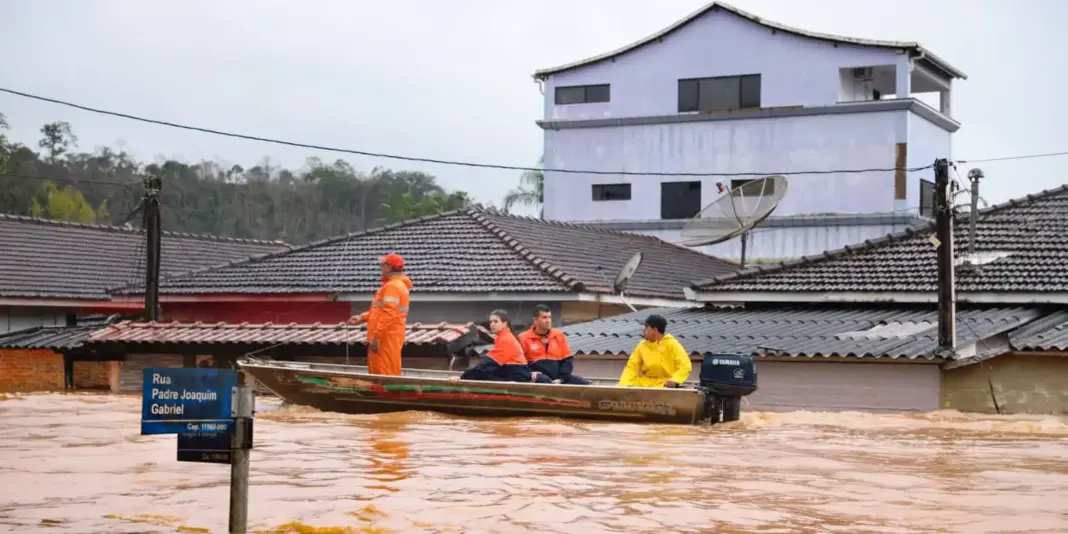 Cidades do Vale do Ribeira em SP decretam estado de emergência devido às chuvas