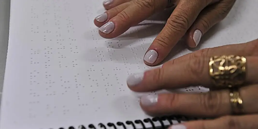 Cuidado multiprofissional e inteligência artificial como alternativas para reabilitação visual