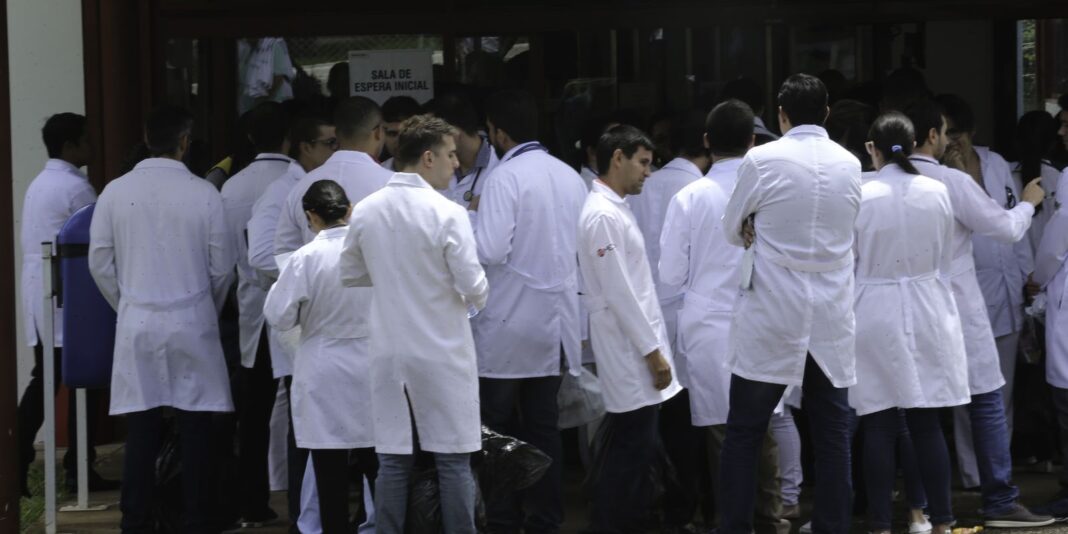 Prazo para apresentação de recursos do Enamed 2026 e Revalida 2026/2 se encerra na quinta-feira