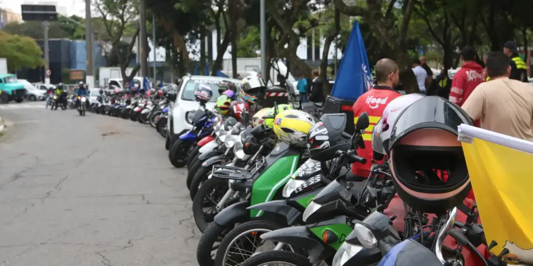 Somente 20% dos motociclistas de aplicativos possuem cobertura previdenciária