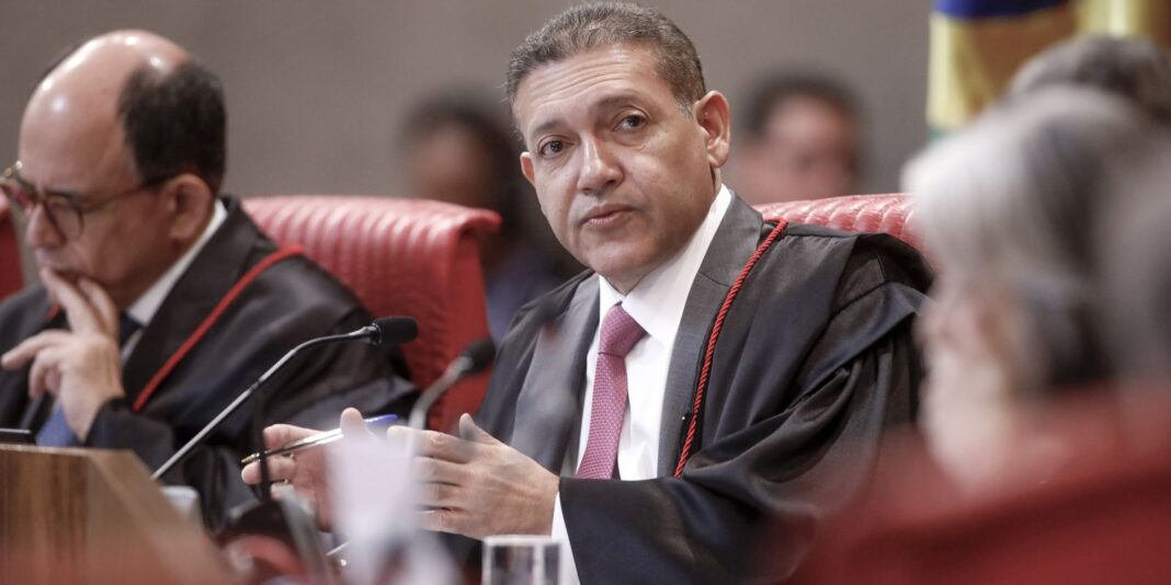 Presidente do TSE expressa preocupação com interferência nas decisões da Corte