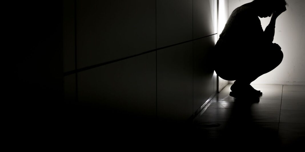Prevenção ao suicídio: especialistas em saúde alertam sobre riscos associados às apostas online