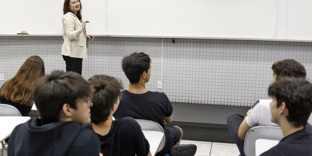 Cartilha apresenta diretrizes para a redação do Enem 2026