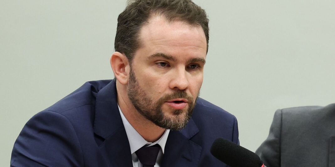 Governo buscará cumprir meta fiscal com diálogo, diz Durigan