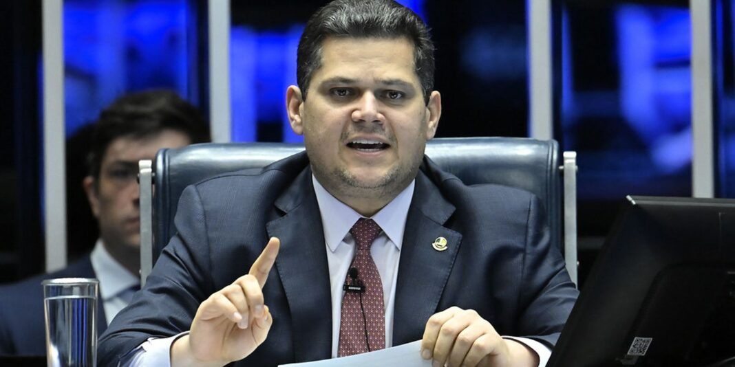 Alcolumbre convoca sessões para debater e votar sobre o término da escala 6x1