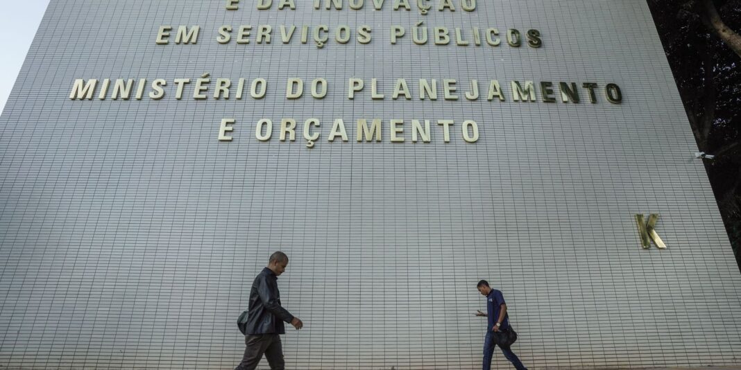 Governo pretende realocar R$ 20 bilhões no Orçamento de 2027